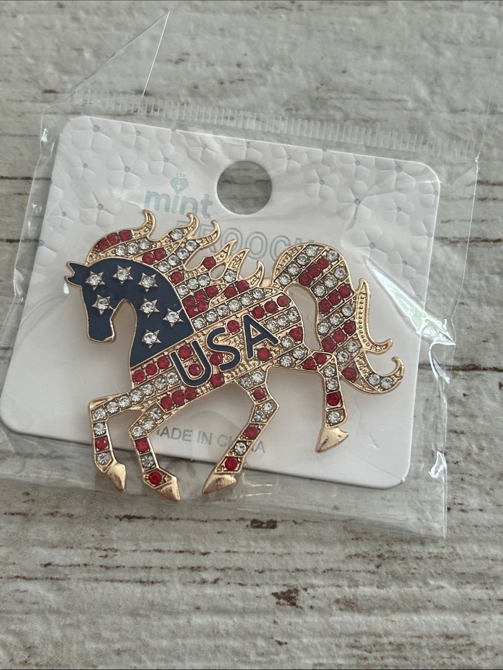🔥$2 USA Rhinestone Horse Pin - Red, White & Blue